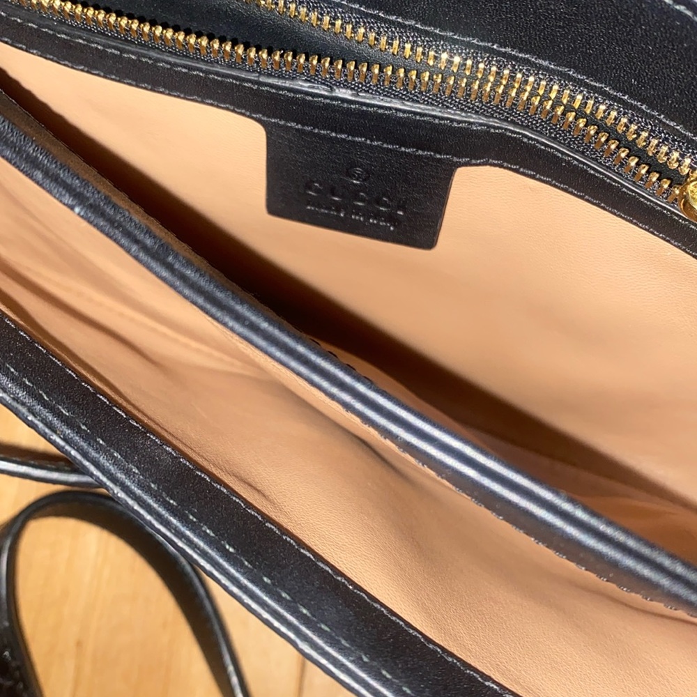 Gucci authentic crossbody handbag - Picture 2 of 3